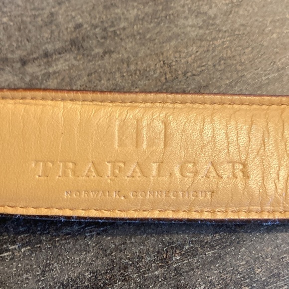 Trafalgar Mens Leather Belt Size 36 Brown Gold Tone Buckle 1" Width - Picture 2 of 12